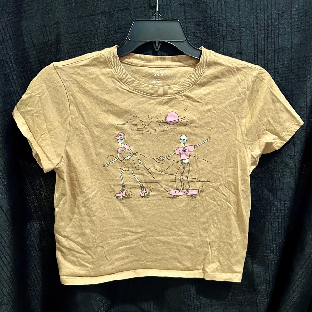 American Eagle Crop Top Tshirt. Size Small. No stains, rips or snags.